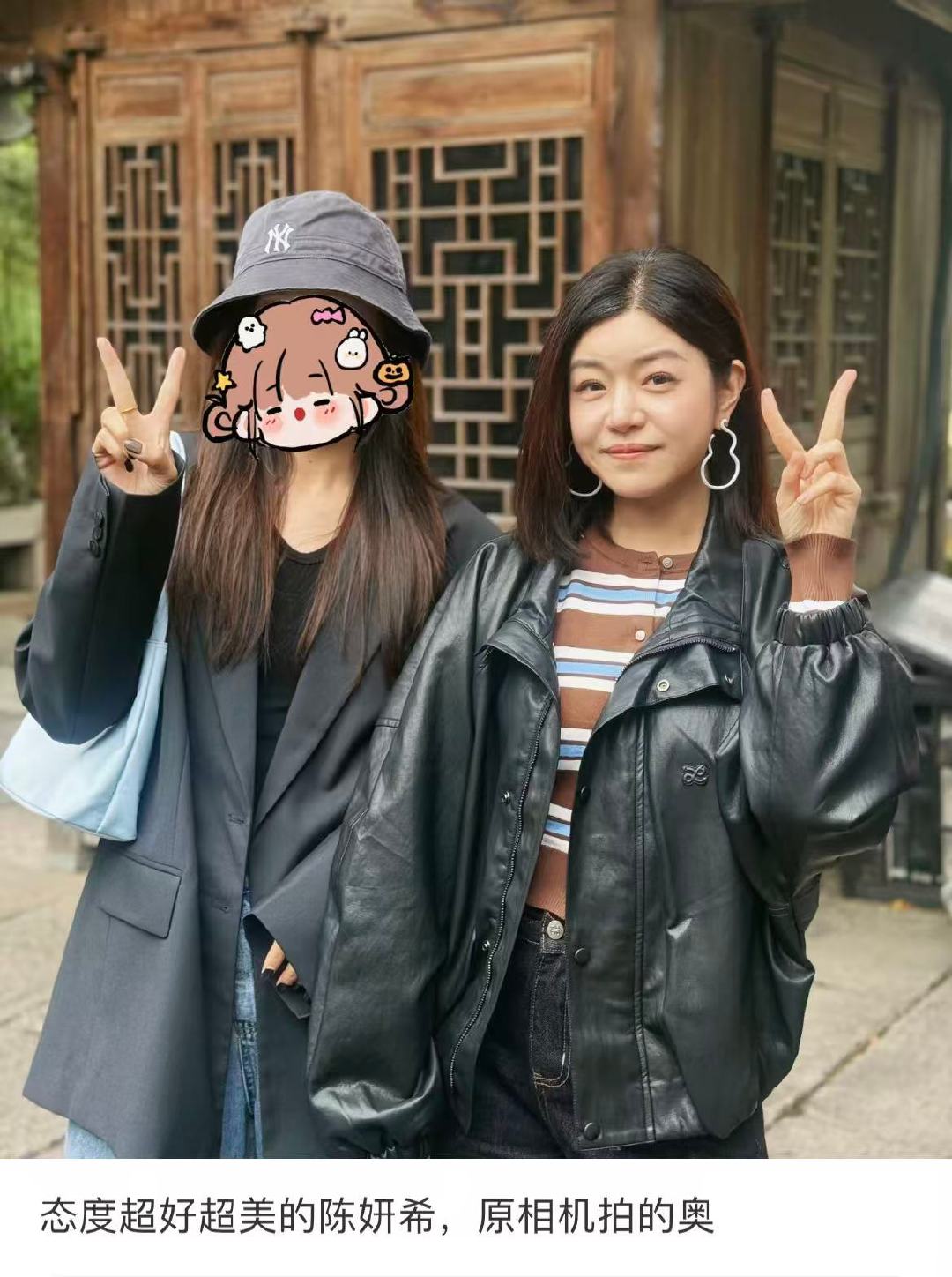 陈妍希白头发网友晒与陈妍希合照陈妍希白头发，有网友晒与陈妍希合照，并称:“态度