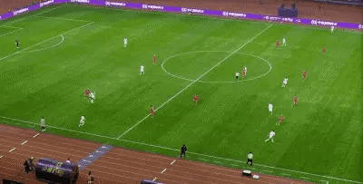 曹永竞这动作确实不是有意的，当他伸脚的时候，腿已经摆出去的，不可能再收回去了！