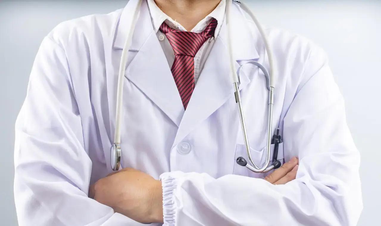 一项最新研究追踪了近6万人多年数据，发现把睡眠、运动、饮食这三件事做到位，就能让