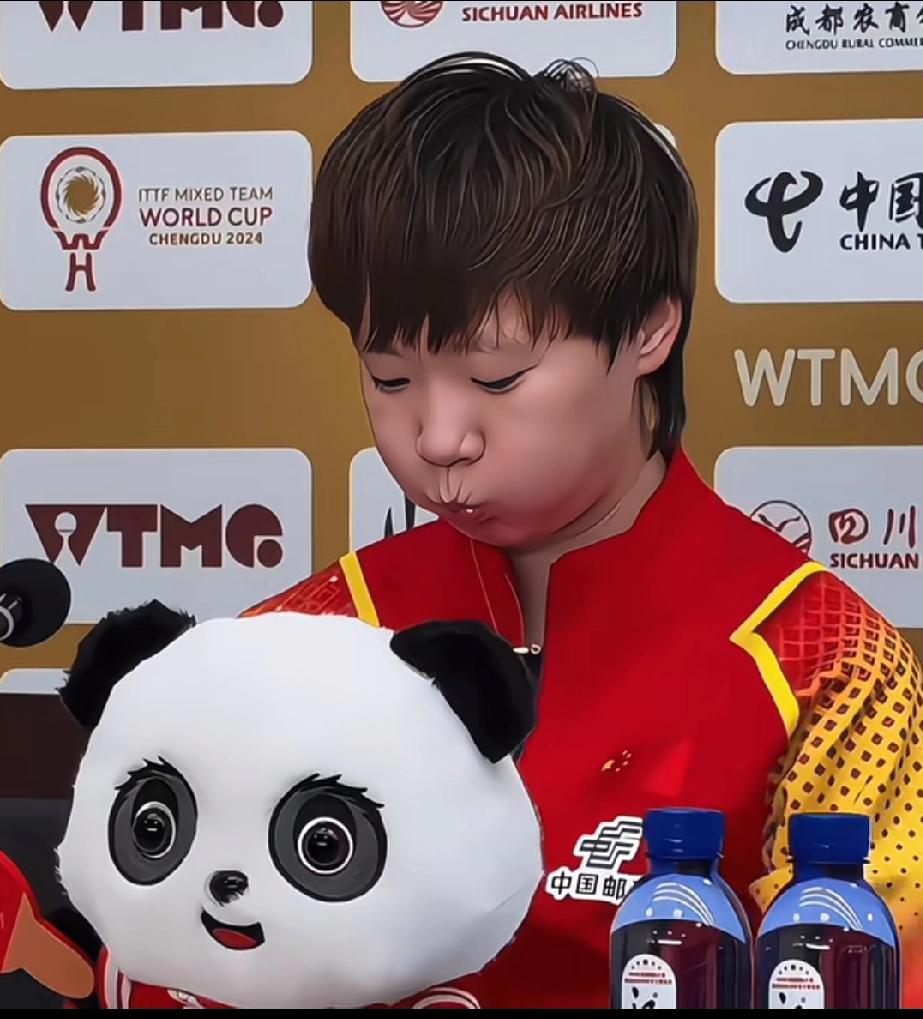 救命！王曼昱的表情包是按“可爱到犯规”做的吧🤣咱就是说，原来赛场上那个“