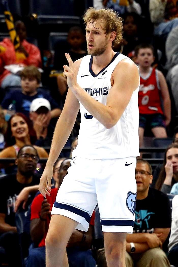 兰代尔在灰熊持续爆发，卡佩拉在火箭DNP火箭休赛期放弃兰代尔800万合同，转