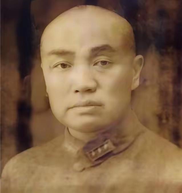 舍身相护铸忠魂1943年5月，国民党上将于学忠被日军包围，带路的伪军司令吴