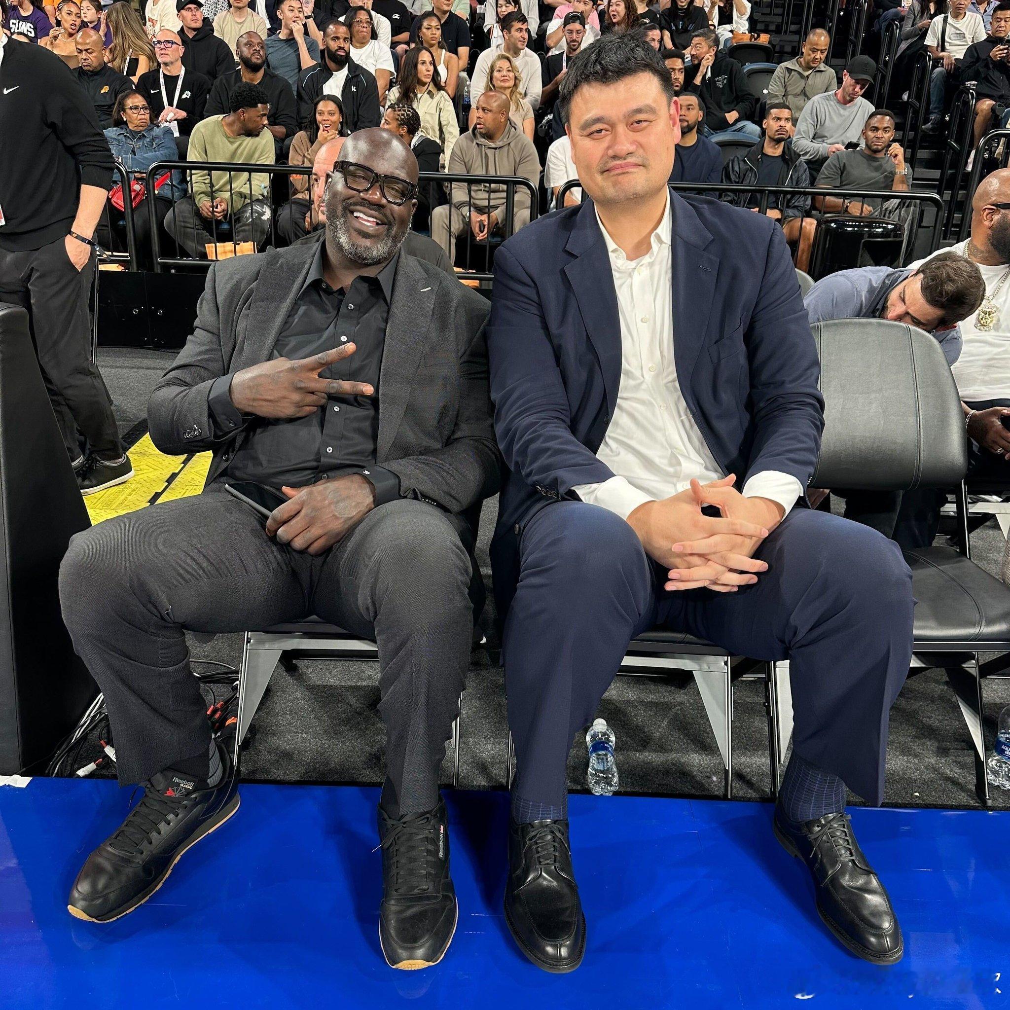 NBA中国赛来的嘉宾可真不chuo姚明，奥尼尔，韦德，林书豪，成龙，贝克汉姆。是