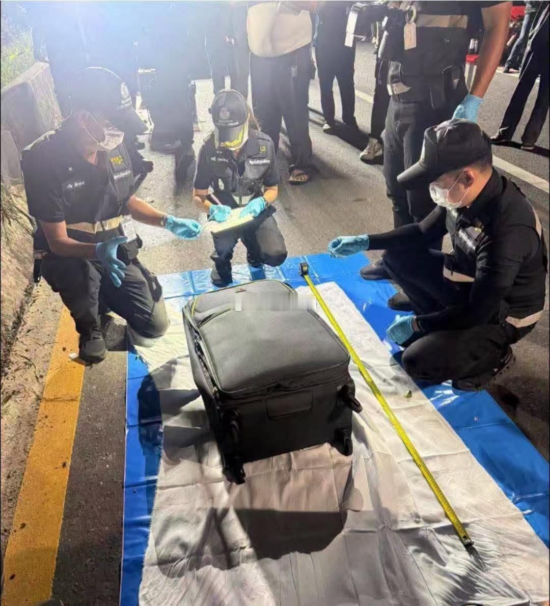 17岁泰国女孩被塞进行李箱抛尸。