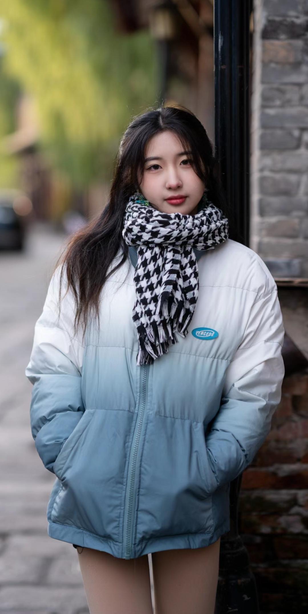 寒风拂面，青丝飘逸。