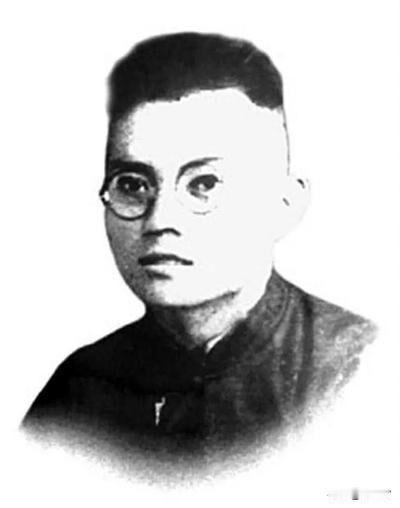 1951年上海抓了个国民党特务，这人熬不住审问说了实话。他说南京雨花台乱坟岗埋了