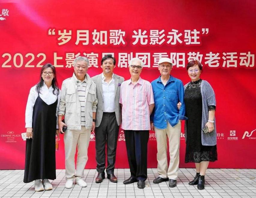 几位著名老艺术家同框：我一眼就认出了气色盈和的王诗槐、佟瑞欣、达式常、赵静，左一