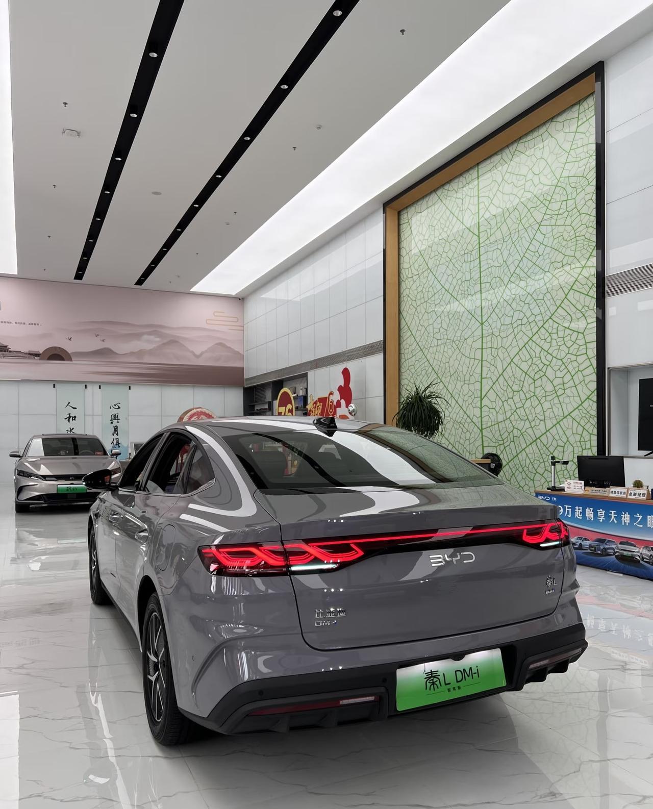 以前总觉得买车逃不开油车和电车的“二选一”纠结。油车费油、电车续航焦虑,直到20