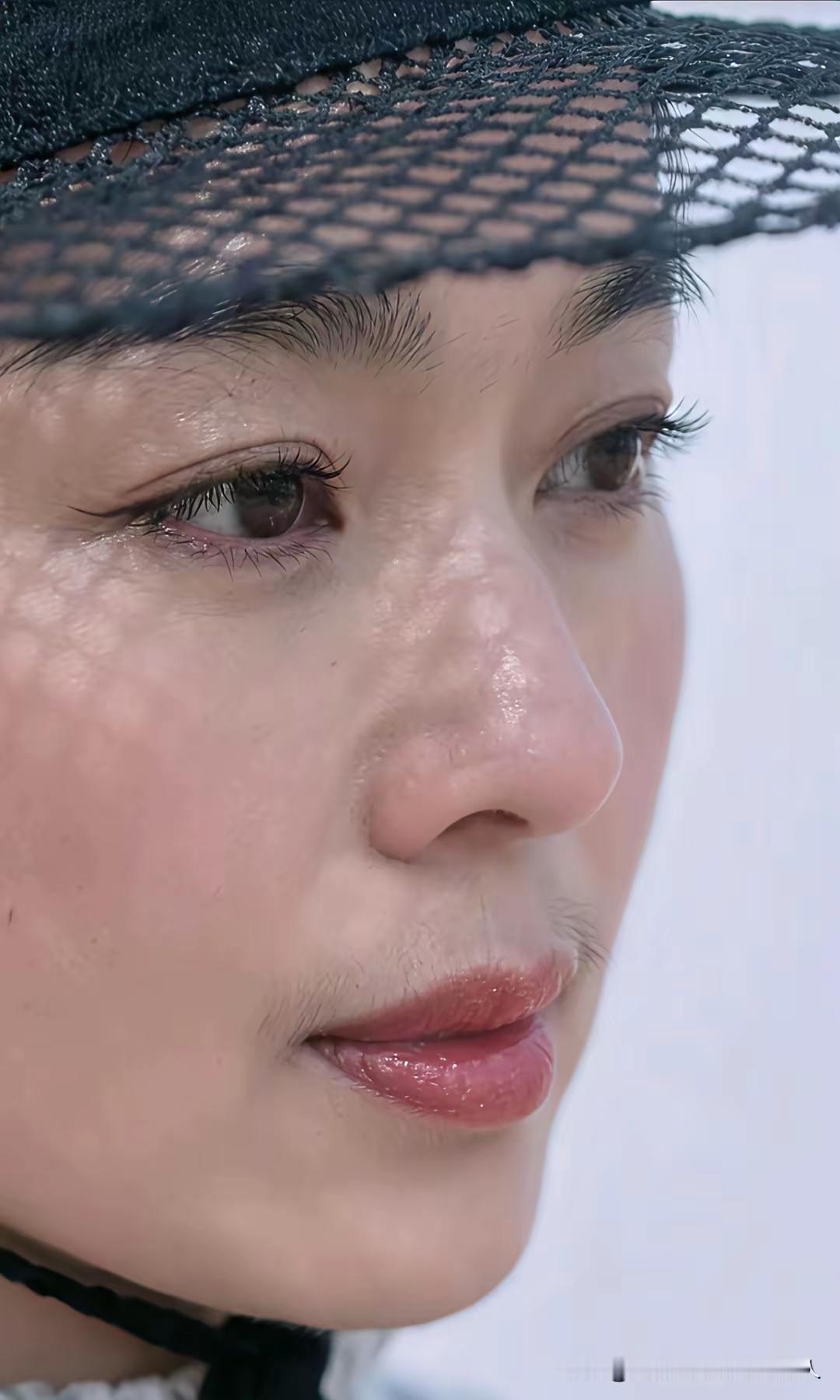 镜头拉的太近了还是距离产生美啊！[笑着哭]