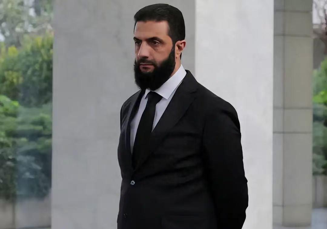 朱拉尼开始斩草除根，远在莫斯科的阿萨德，管不了心腹们水深火热叙利亚新掌权人朱