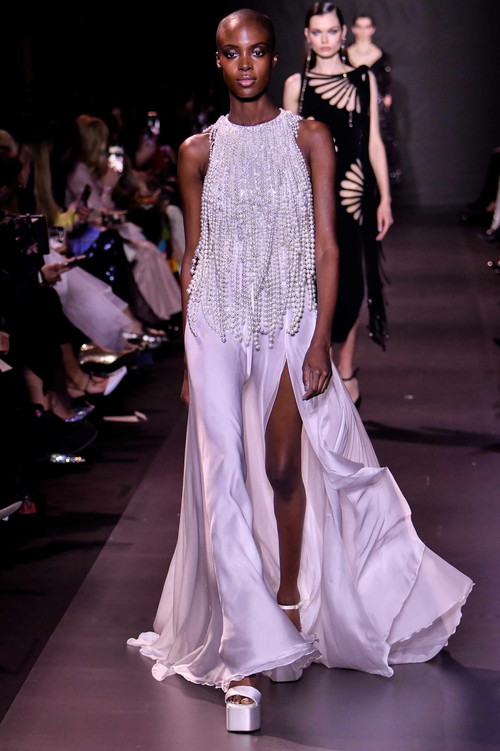 杨紫｜生日大片今日寿星的生日新片！以一套GeorgesHobeika20