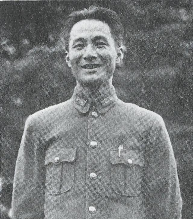 1948年，区寿年在豫东战役当中被俘，粟裕和他坐下来闲谈往事，回望二十一年前，两