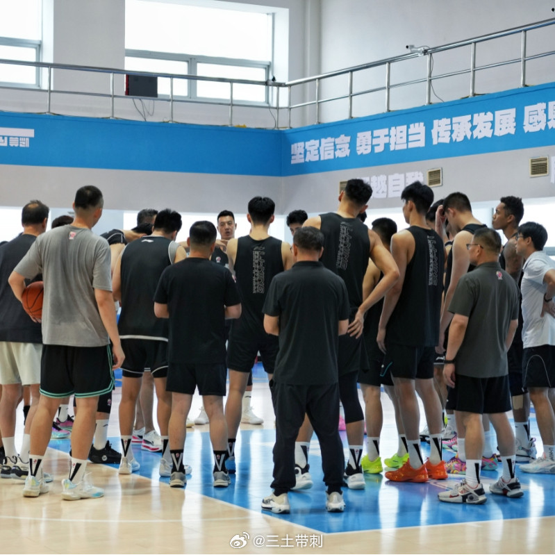 cba这几年夏天，总有个小热身，北京首钢男篮今天启程前往四川雅安石棉县，参加2