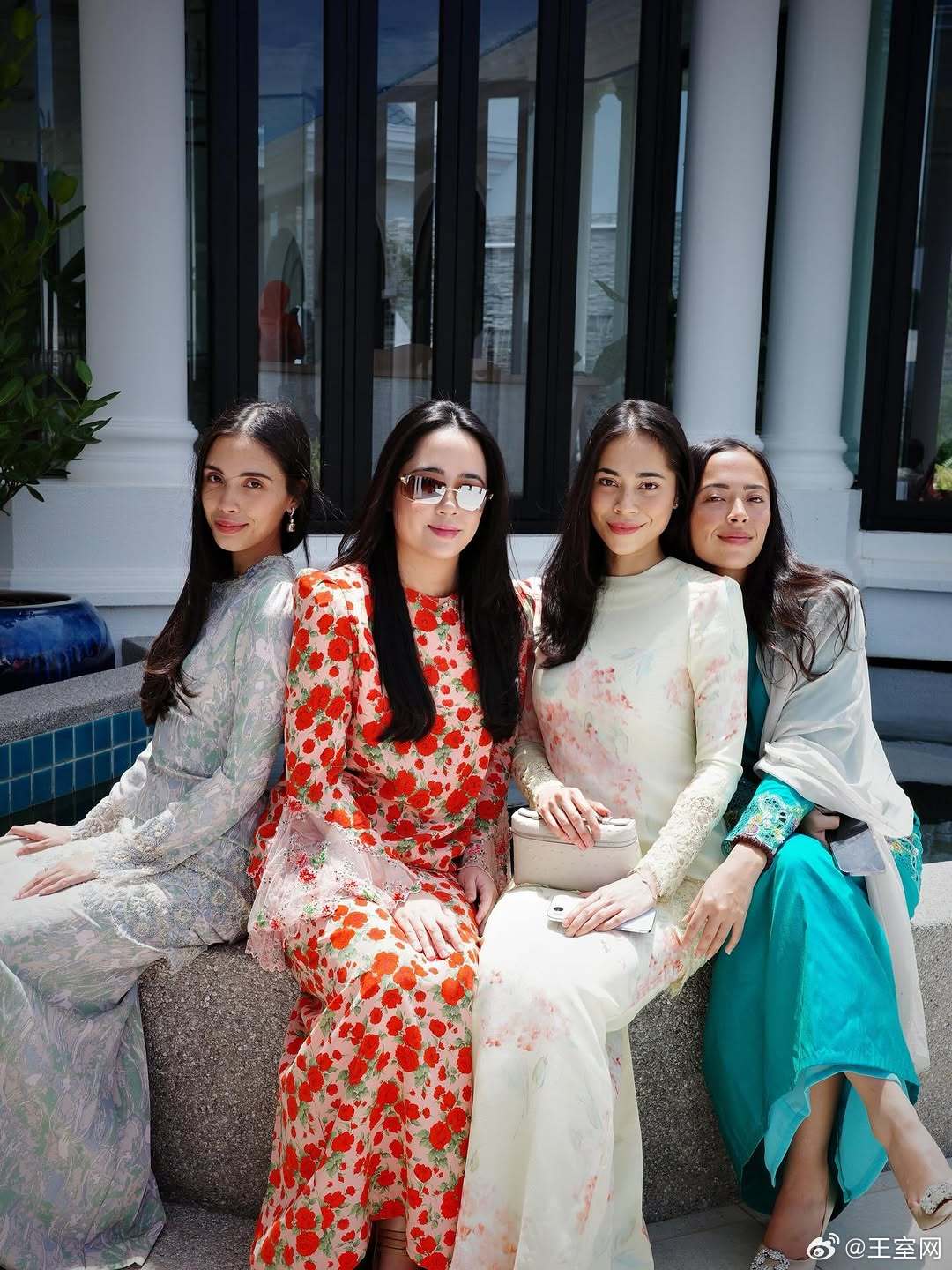 马来西亚王室🇲🇾吉涵公主和三个姐姐伊曼公主、伊丽莎公主、利亚纳公主出席开斋节