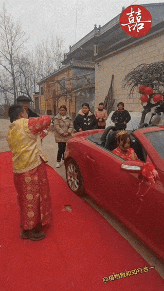 虽然是个大喜的日子，但是感觉小姐姐不是很开心。