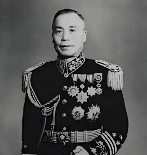 1945年秋，抗战刚赢，大地还没喘过气，蒋介石就端出一份任命——让李宗仁去当北平