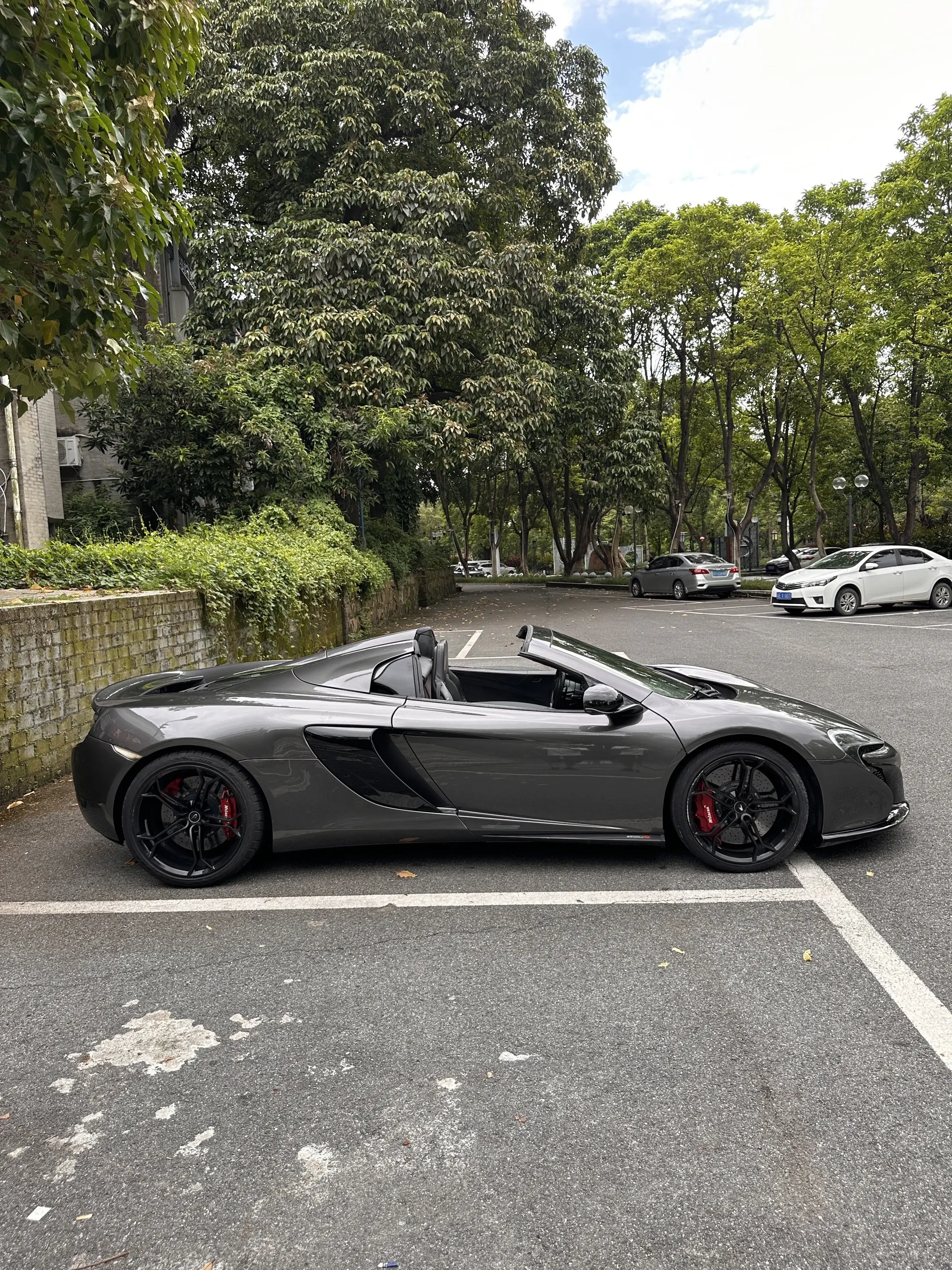 批发价49.8💰。20年上牌  迈凯伦650S 敞篷 3.8t 65...