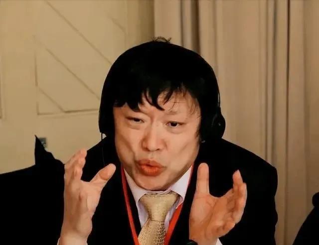 胡锡进的言论是有一定道理的，难得理性的声音不偏不倚，学校开除的决定有点过了，给个