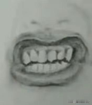 就这一口牙，你们能猜出他是谁？😏这标志性的“梯形微笑”，还有这排辨识度拉