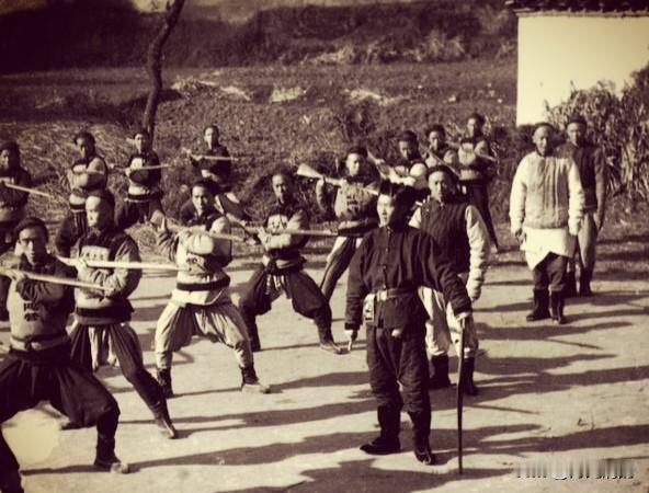 1920年代初，贵州军阀内部正打得热闹。一个叫刘显世的老军阀被自己外甥赶出了省，