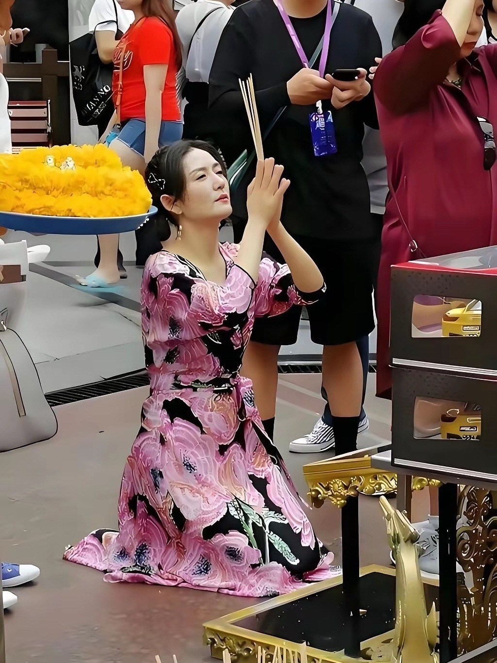 谢娜夫妇身家早过亿了，都有几辈子花不完的钱，她还求什么？