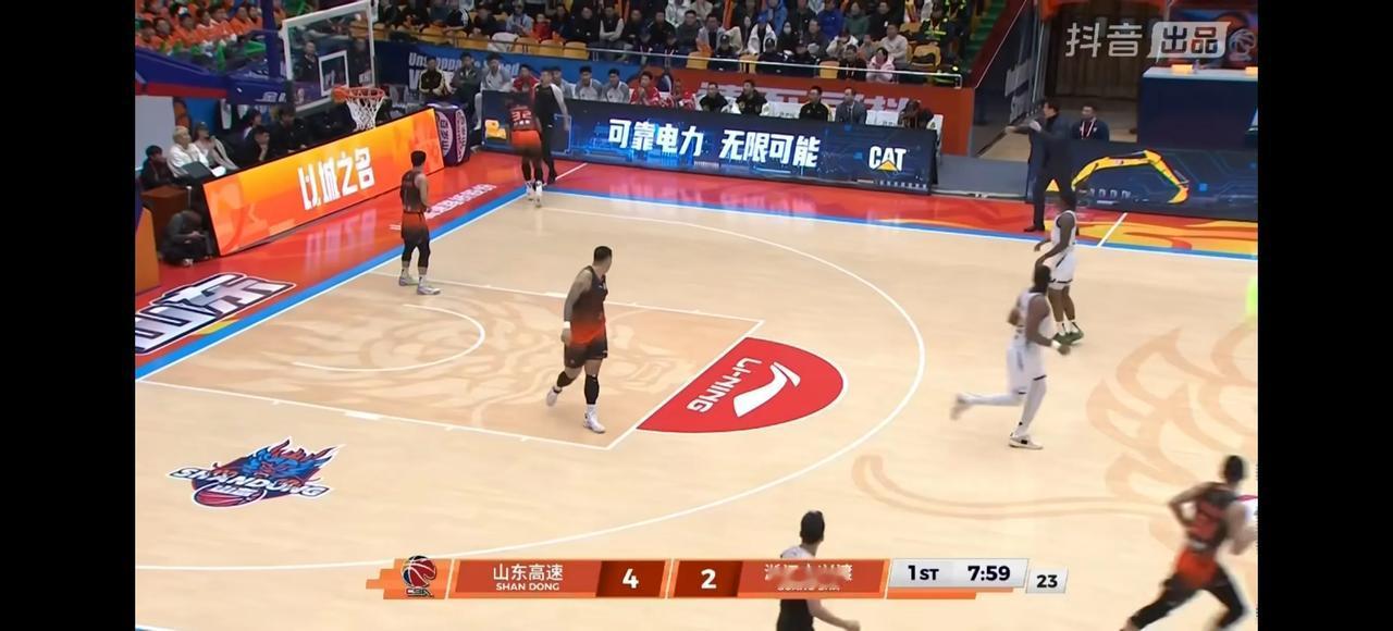 克里斯撞到裁判：“让你们天天吹我T”山东高速首次济南主场，对手就是卫冕冠军+领