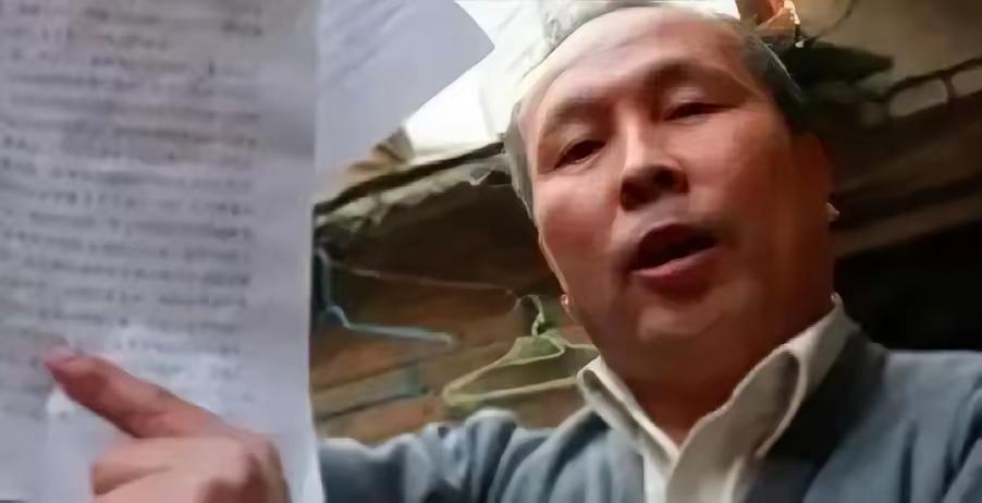 2003年，北京人张长福死活不同意拆迁，他仗着奥运会威胁开发商，谁料开发商根本不