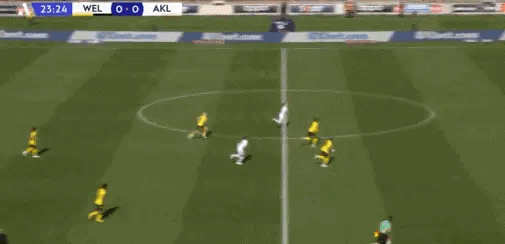 澳超大舞台，有胆你就来澳超又又又出现世界级乌龙：惠灵顿凤凰门将奥卢瓦耶米超高难度