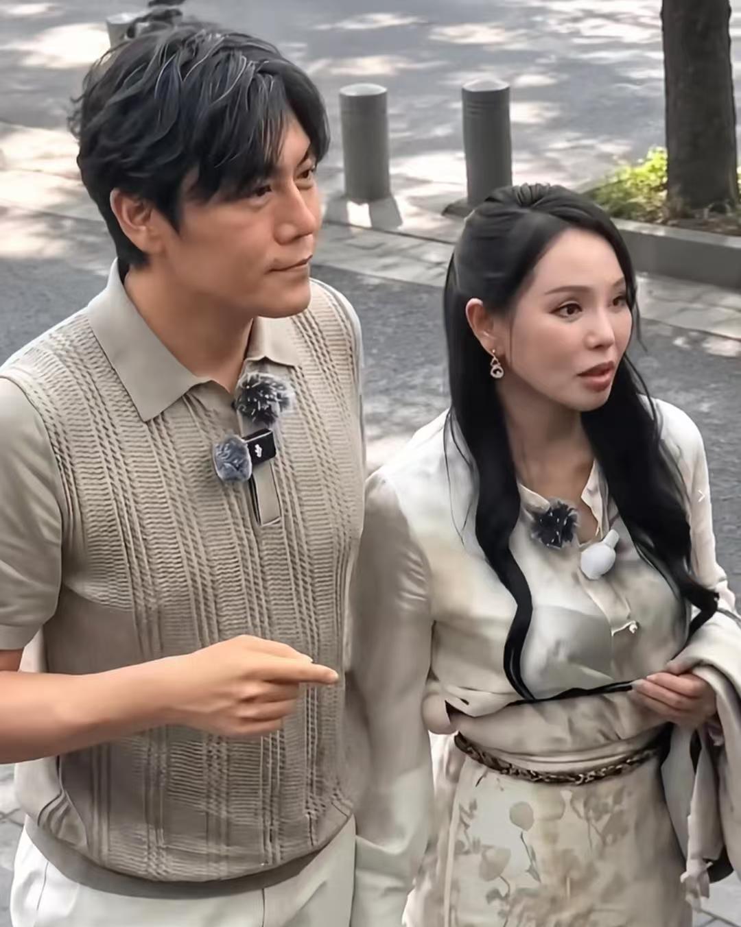 刷到伊能静和秦昊的生图，真的被狠狠触动！58岁的她，镜头下没有精修滤镜，脸上能看