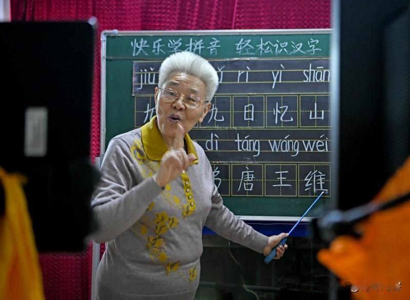 发现每一个汉字都是由声母（包括无声母的零声母），韵母相拼的结果，汉字都有声调，音