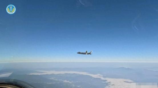 歼20首次飞越台湾上空，台军毫无反应！隐身太强，台军可以投降了 “正义使命