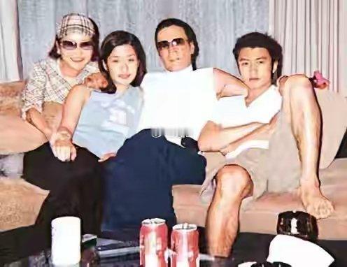 谢贤第一任妻子好美，若她和谢贤生个儿子一定也很帅，毕竟儿子多随妈，看谢霆锋就知道