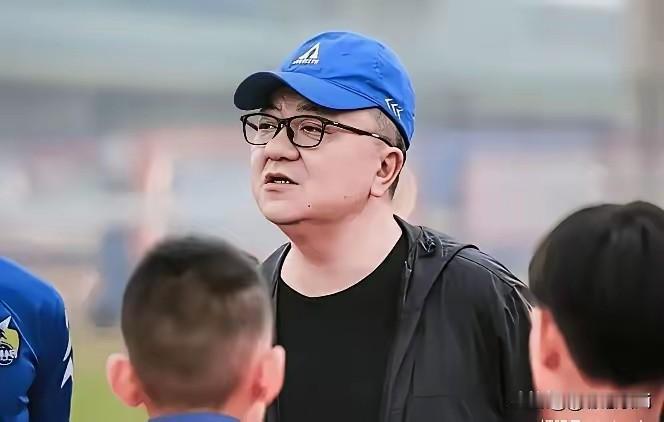 董路直播说，我跟孙继海的区别，其实我们都不是，干一样的事。这是第一次表达这个是，