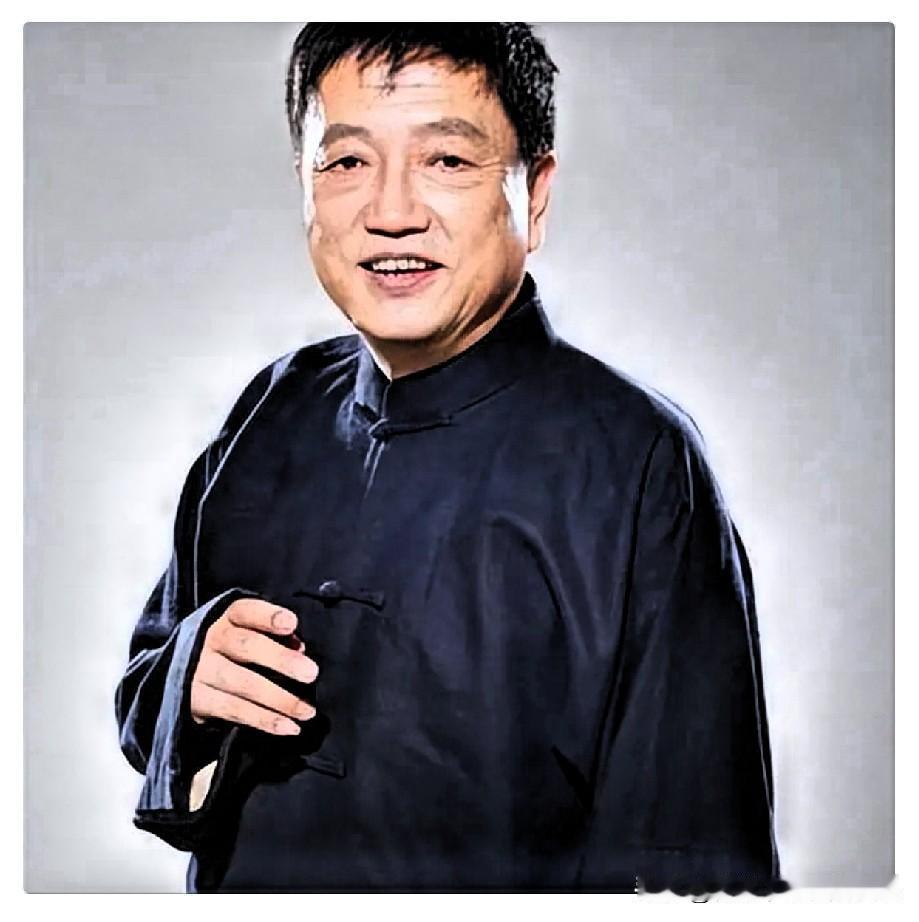 秦焰为什么没有结婚，查了一下才知道，不是因为他不愿意，而是他属于典型的大器晚成