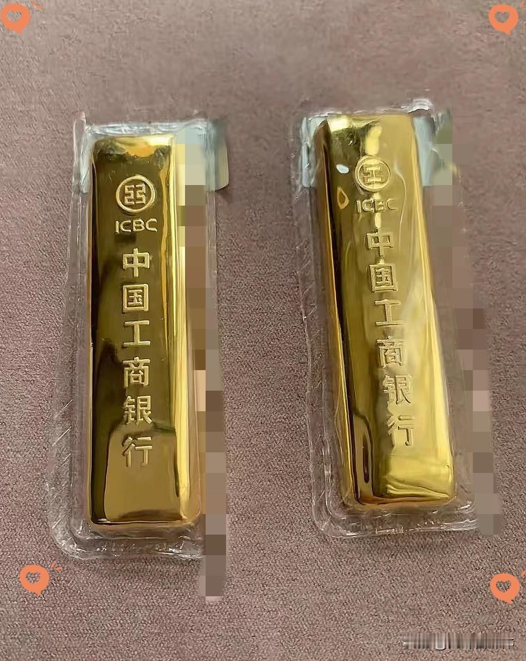 大量持有黄金的人，这会怕是真要坐不住了！​8月15日不是金价跌了，而是周六休