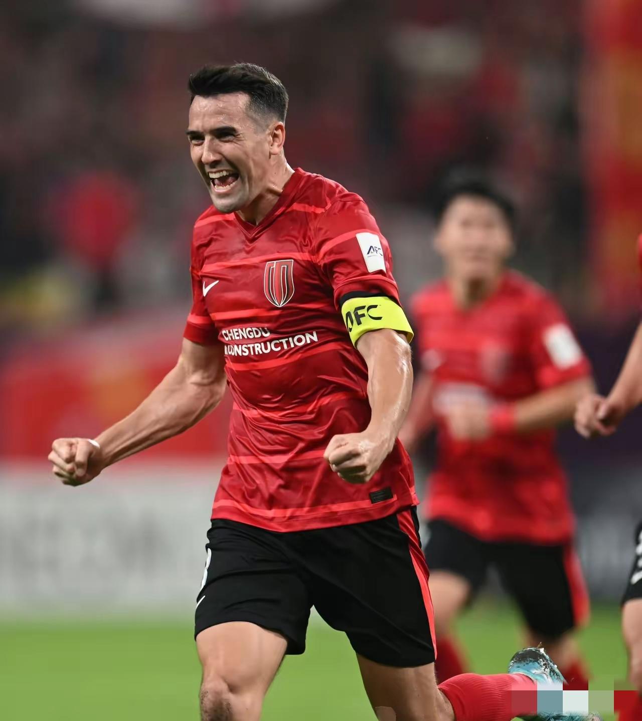 周定洋是不是觉得成都蓉城离开他，就会降级啊……？31岁的年龄了，还能踢几年？