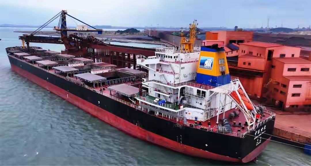 特朗普拟访华之际，白宫连夜递出三份橄榄枝：删除国防法案涉台挑衅条款、批准英伟达高