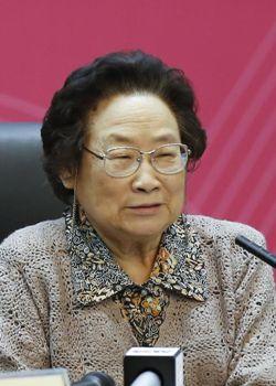 屠呦呦曾说：“要是身体抱恙了，甭管病症轻重，都别慌神，把控好情绪，规律进食，充足