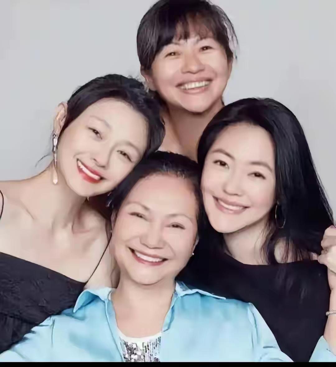 徐妈妈此生最大的的幸福就是和三个女儿快乐的生活了。她自己最成功的地方就是，把女儿