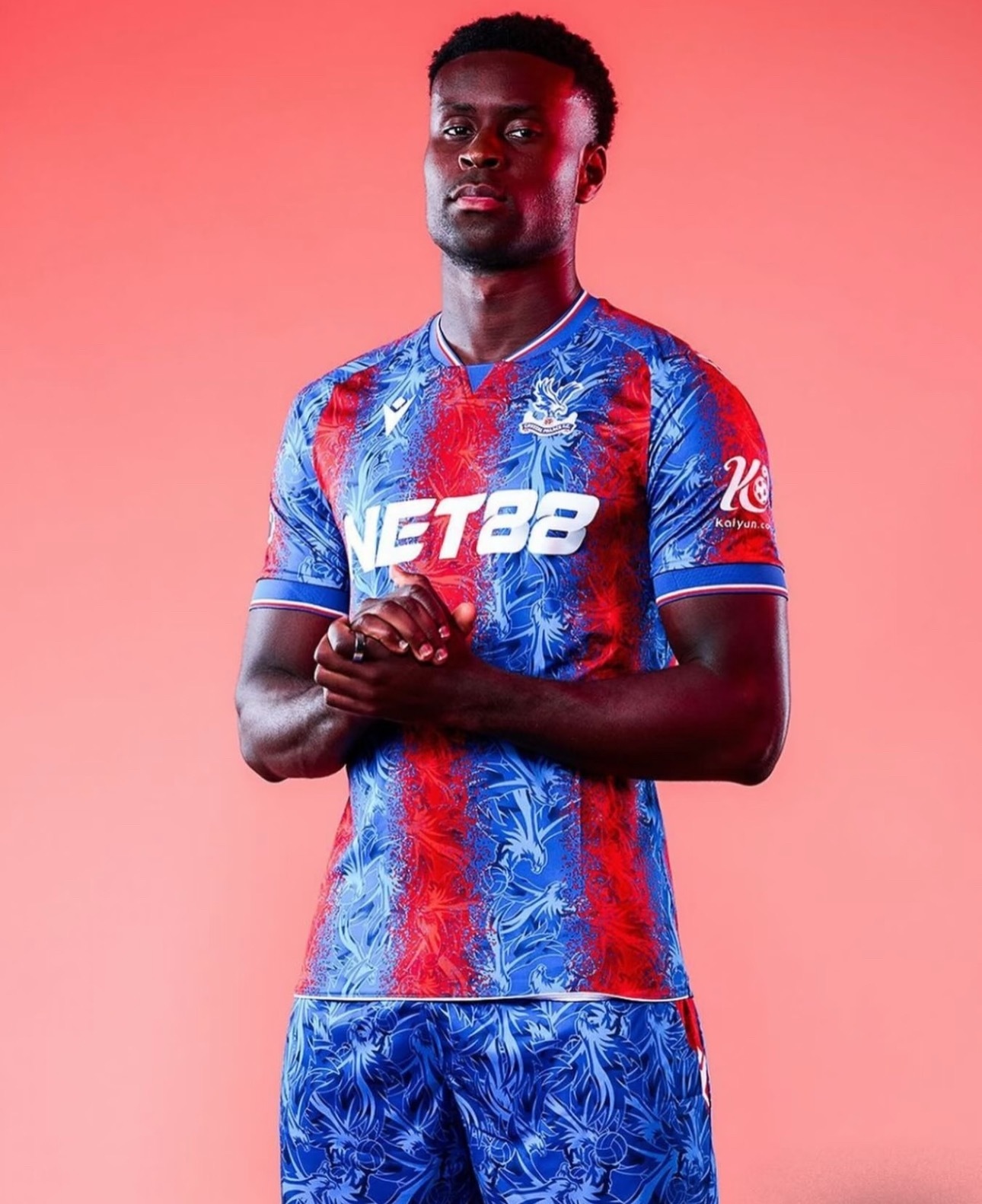 格伊谈转会利物浦失败：坦然接受命运安排留队仍坚守职业态度今夏转会窗截止日，水晶