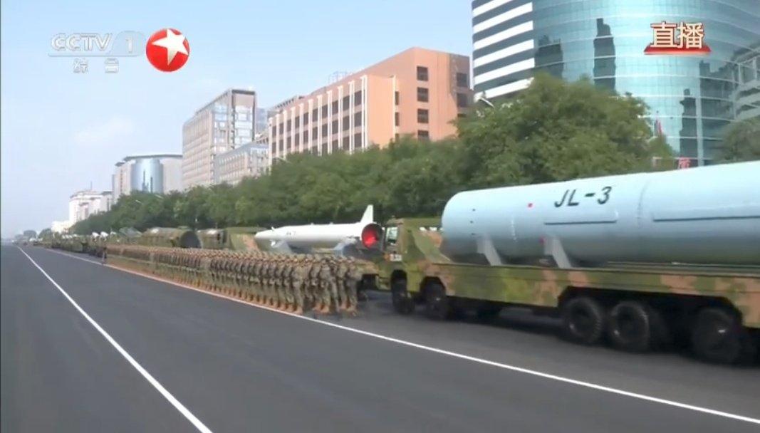 外国网友热议九三阅兵中我军展示的先进武器。而在这一众先进装备里，首次对外亮相的