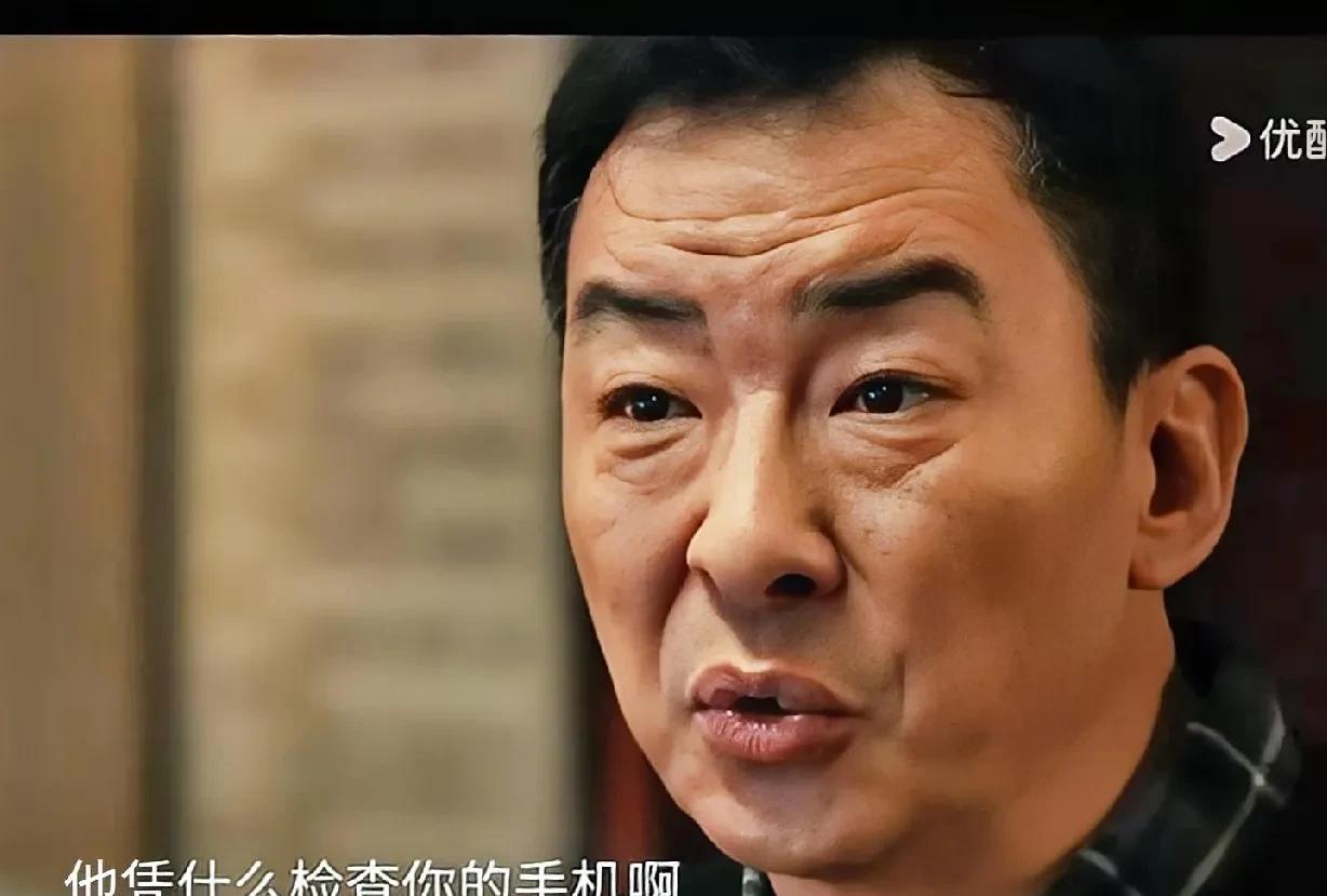 《以法之名》最新剧情：听到谢鸿飞（郝平饰）对李人骏说：我就不明白了，他凭什么搜