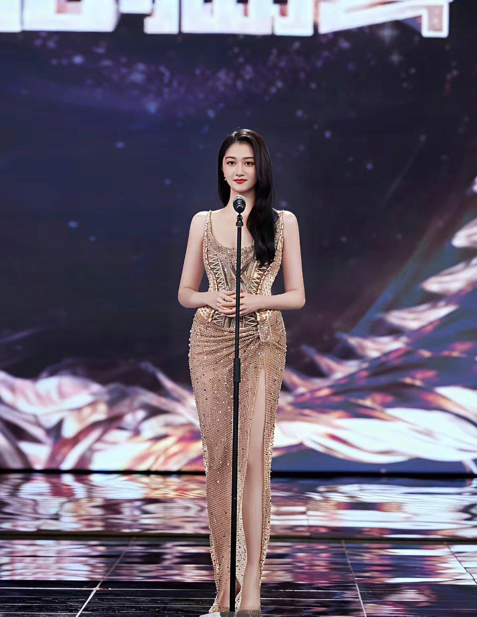 孙千和关晓彤都是97年身高172的大美女，你更喜欢哪一位啊？