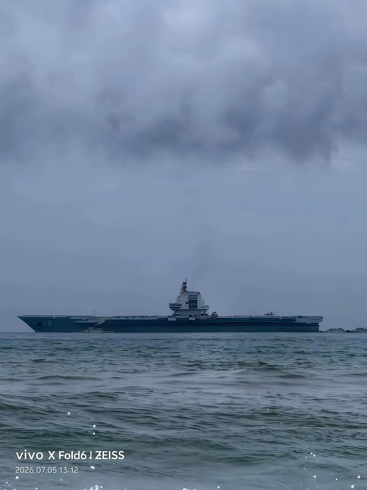 攻击11无人机疑似登上福建舰，这消息太让人兴奋了！攻击11那可是个厉害角色，它具