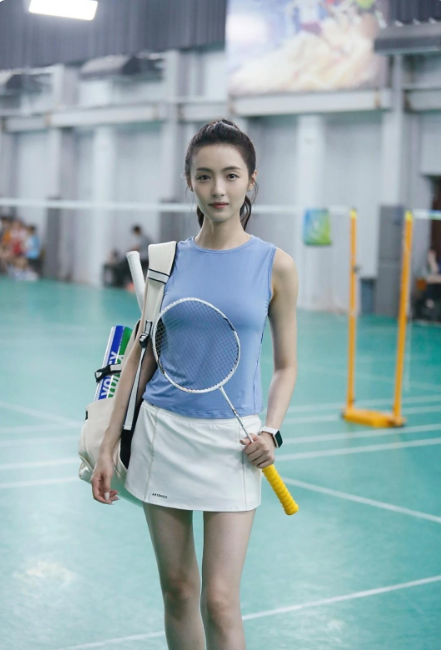 孙嘉琪这腿太美了，又白又长！
