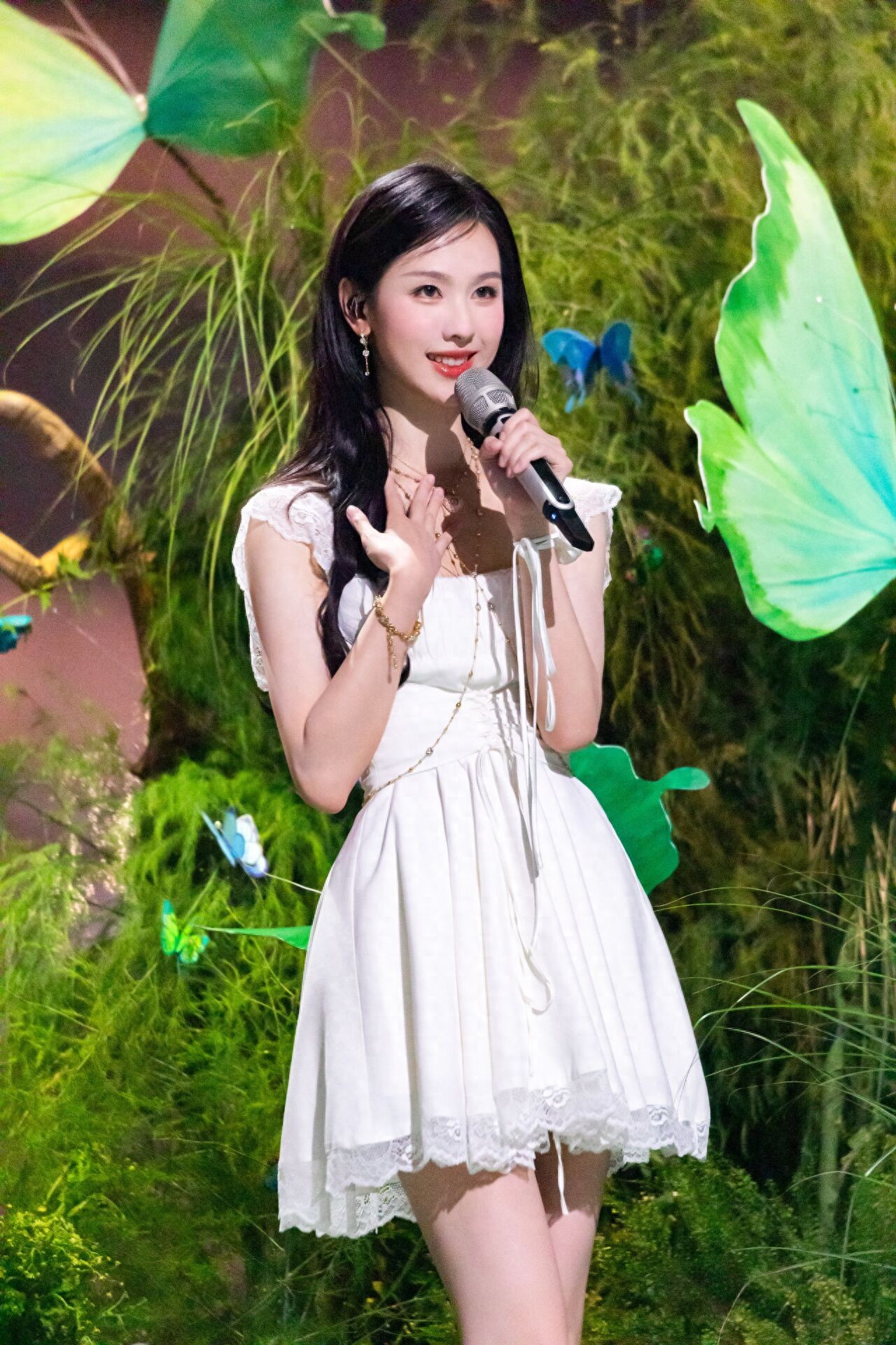 陈都灵女星造型合集：灵动可爱！