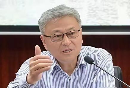 清华大学阎学通教授直言：维护和平最容易的办法就是投降，军队没维护和平作用，维护和