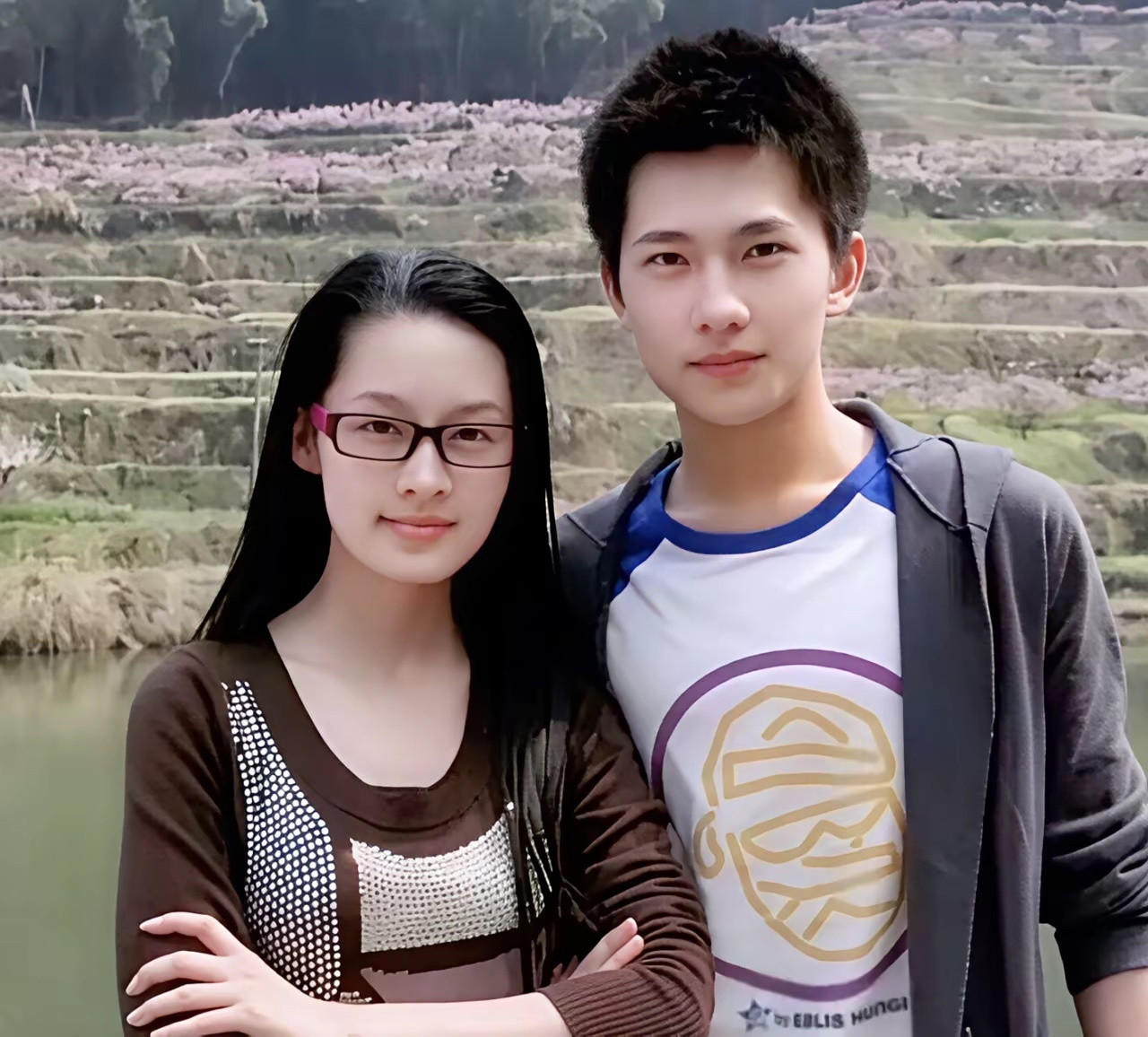 杨洋和李沁都是彼此的初恋，俩人相恋五年。还挺般配的