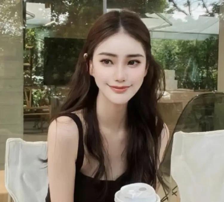 马筱梅在直播间说，你会很开心吗？你会祝福我吗？我觉得你讲话好亲切。好像我是你的家