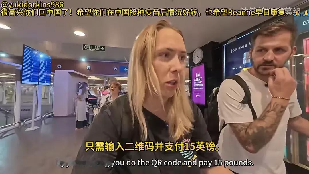 太长脸了！一对英国夫妇在巴厘岛度假，结果不小心被一只流浪狗给咬了，他们的第一反应